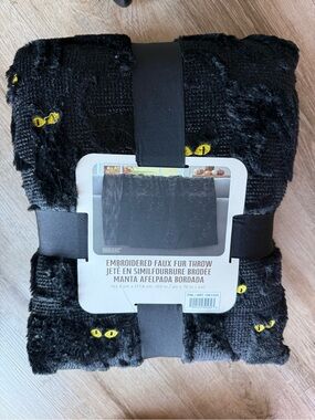 Primark Black Faux Fur Throw viral Cat-Eye Embroidery Halloween Costco v